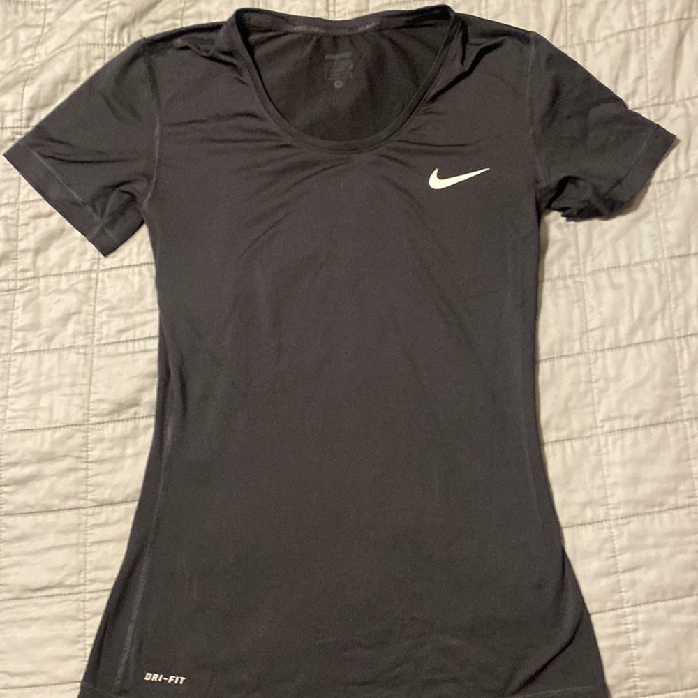 Nike pro training top black size medium